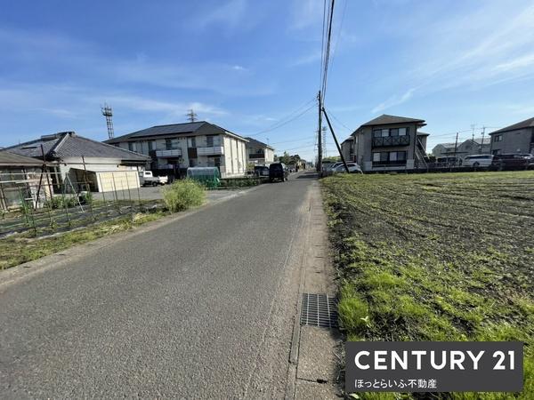 こちらの売地は、平坦地に位置しており自由なプランニングが可能