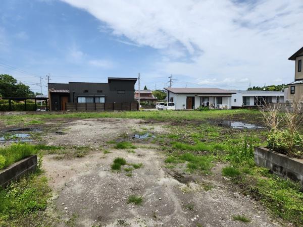 静かな場所にある落ち着いた環境と土地です