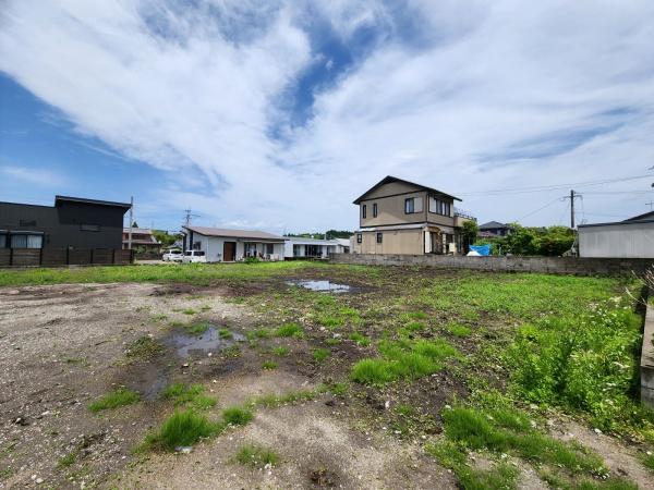 静かな場所にある落ち着いた環境と土地です