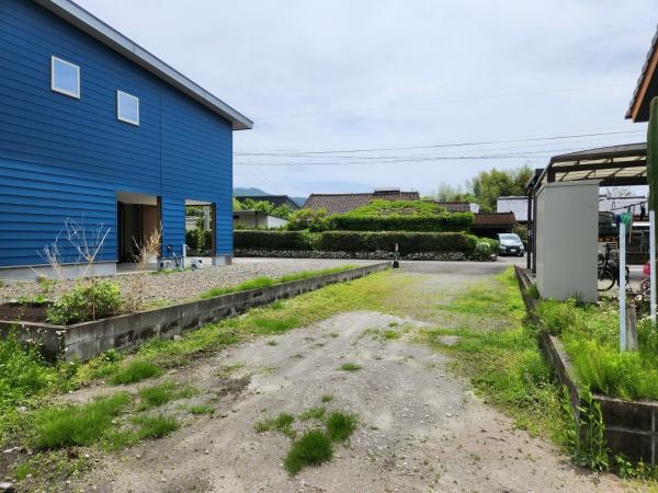 静かな場所にある落ち着いた環境と土地です