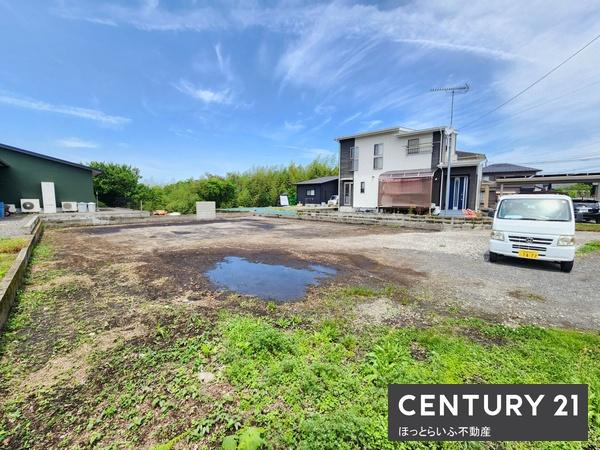 通りから入った静かな場所にある土地です