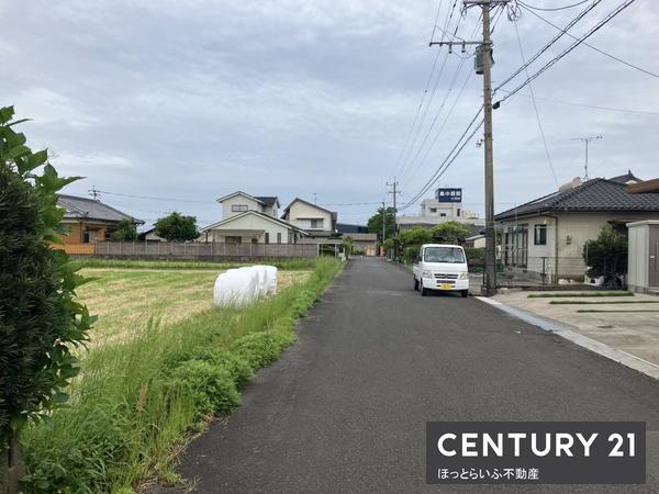 通りから入った静かな場所にある土地です