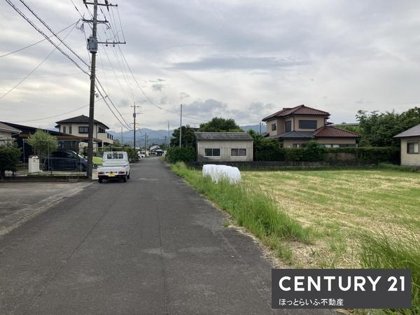 通りから入った静かな場所にある土地です
