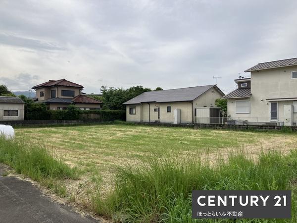 通りから入った静かな場所にある土地です