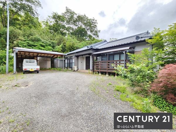 通りから入った静かな場所にある中古住宅です