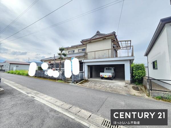 中二階と広いお庭が魅力の物件です