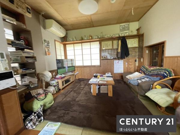2世帯住宅仕様の住宅です　部屋数が多く庭も広々