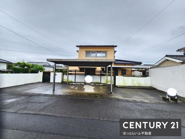 駐車場を広く使える中古住宅です