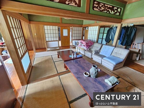 静かな場所で約410坪の土地がある中古住宅です
