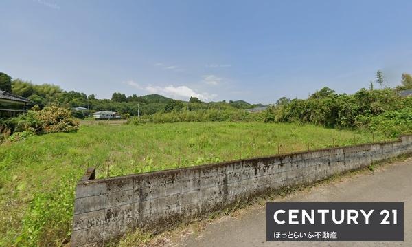 静かな場所にある約580坪の土地です