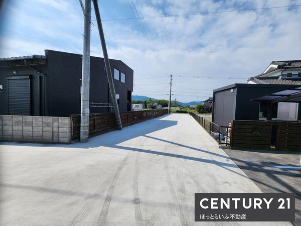 上長飯の通り沿いから入った閑静な場所にある建売住宅です