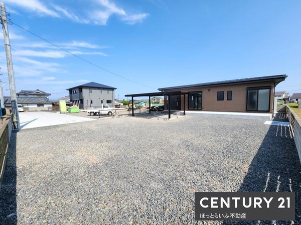 上長飯の通り沿いから入った閑静な場所にある建売住宅です