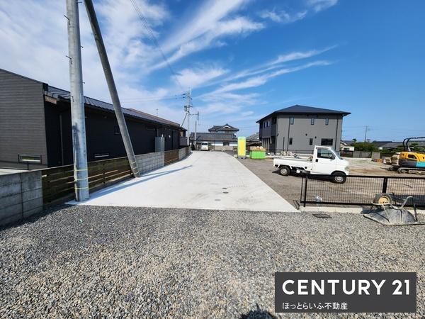 上長飯の通り沿いから入った閑静な場所にある建売住宅です