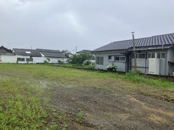 道路から入った場所にある静かな場所にある土地です