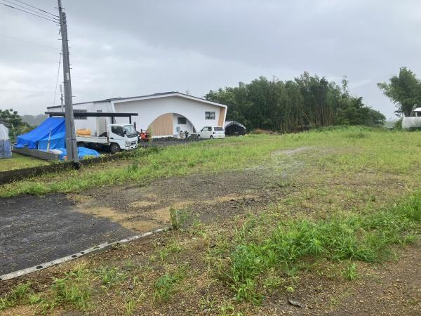 道路から入った場所にある静かな場所にある土地です