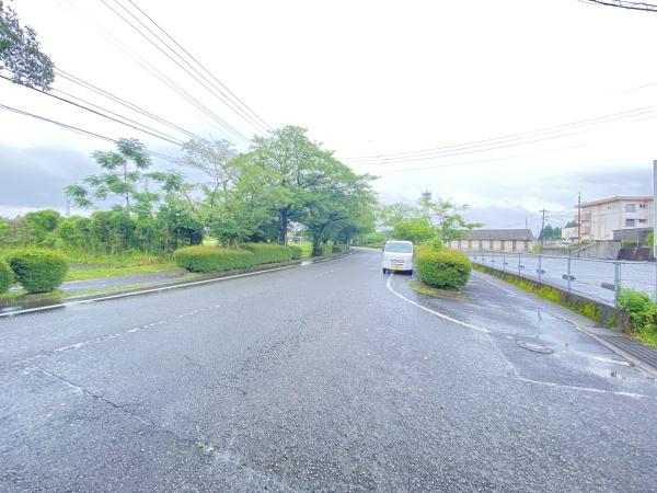 接道は公道に面しており使い勝手の良い土地です