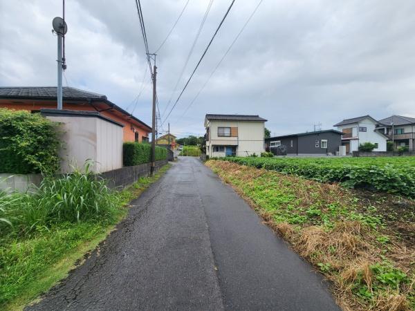 道路から入った場所にある静かな場所にある土地です