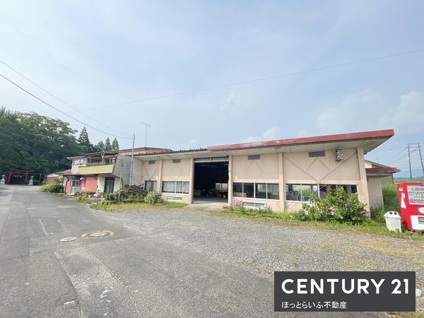 早馬神社の鳥居のすぐそばの売地です。