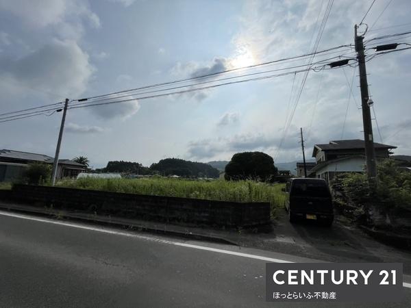 〇広々とした公道に面した土地！西向きで日当たり良好です。