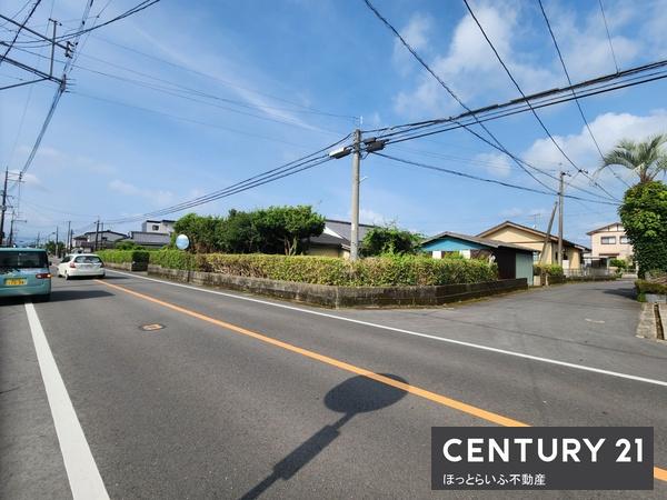 金田町　道路沿い角地にある土地です