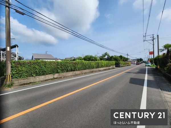 金田町　道路沿い角地にある土地です