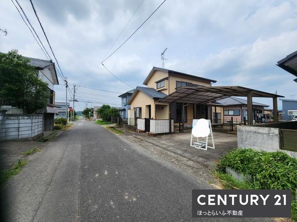 静かな場所にある二階建の中古住宅です