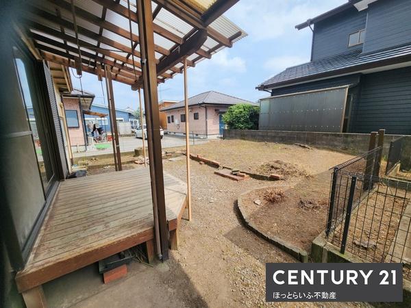 静かな場所にある二階建の中古住宅です