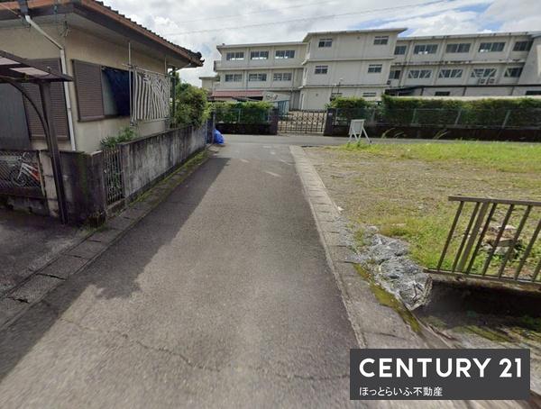 コンパクトな土地です　庭のお手入れが苦手な方にもおすすめ