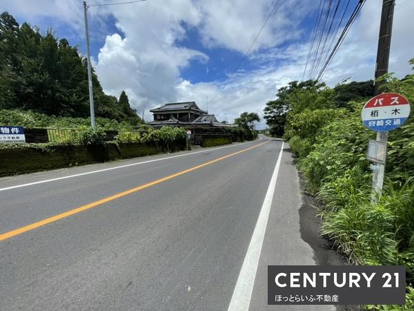 ■高台の静かな売地です♪■広めの接道でアクセス良好！