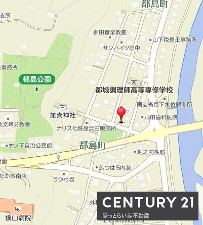 静かな場所にあるコンパクトな建物です