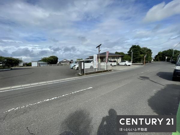 南向きの道路に面しており公道への接道も良好