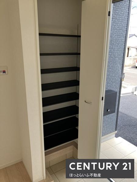 都城駅裏の新築建売物件です　主寝室7.2帖に納戸つき