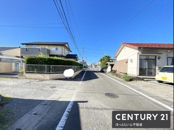 都城市広原町の中古一戸建て(前面道路含む現地写真)