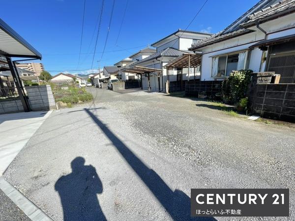 都城市広原町の中古一戸建て(前面道路含む現地写真)