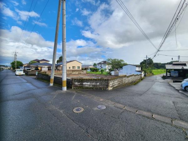 静かな場所にある二区画の土地です