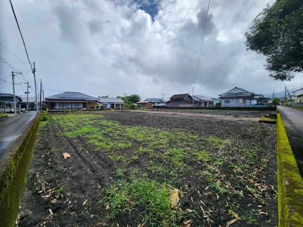 静かな場所にある４区画の土地です