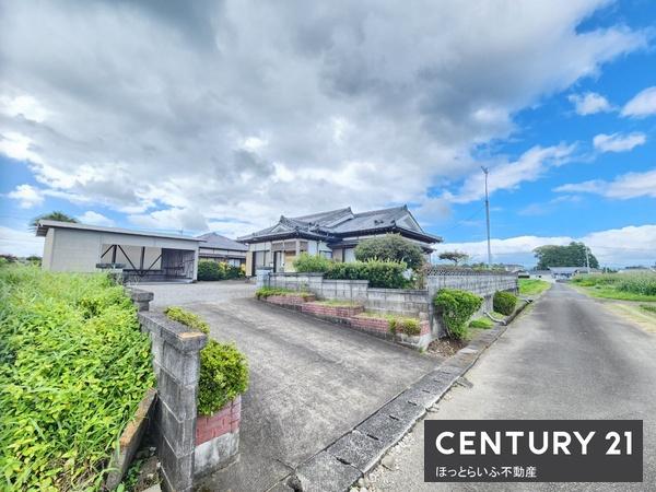 自然広がる閑静な場所にある中古住宅です
