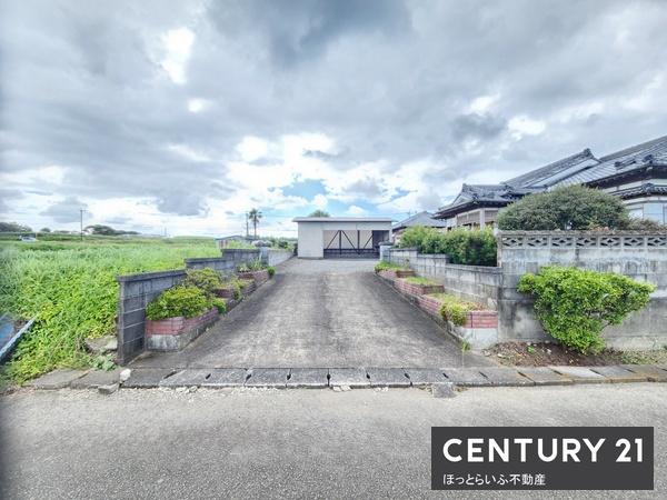 自然広がる閑静な場所にある中古住宅です