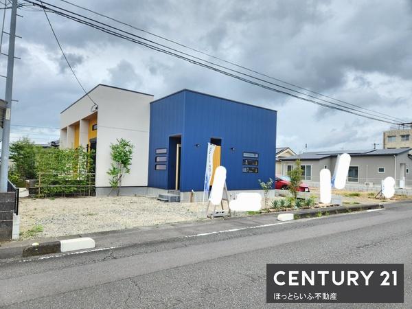 三股町のメイン道路から入った場所に新築モデルハウスが出ました