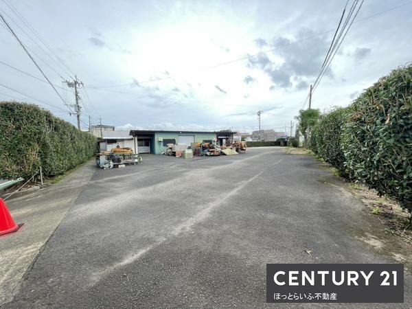沖水小学校そばのまとまった敷地です
