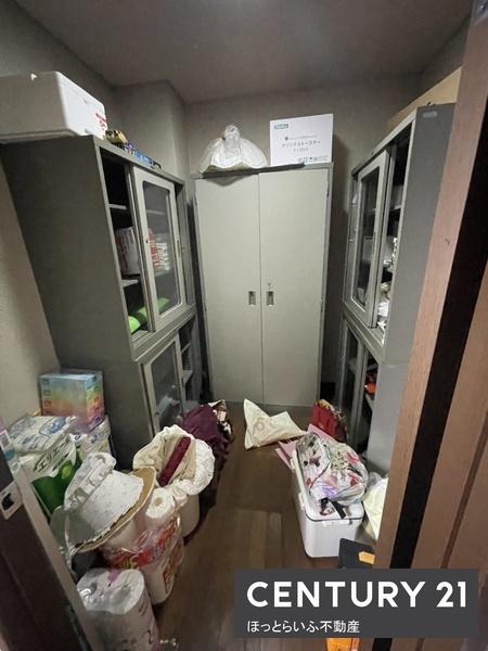 1階が事務所2階が住宅　駐車場4～5台駐車可能