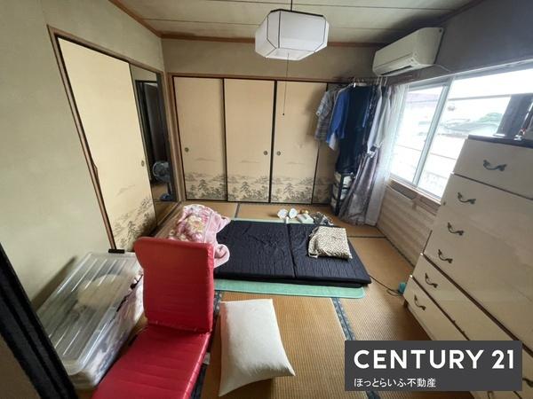 1階が事務所2階が住宅　駐車場4～5台駐車可能