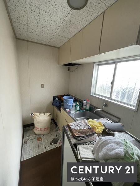 1階が事務所2階が住宅　駐車場4～5台駐車可能