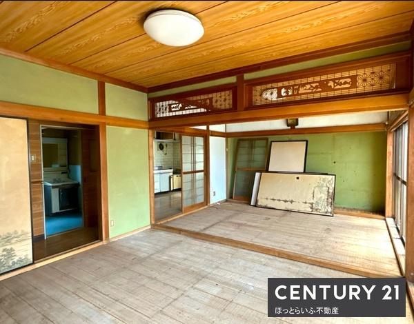 落ち着いた雰囲気の2階建て戸建家族が集まる3LDKの快適空間