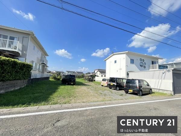 〇南向きの公道に接した売地！自由なプランニングが可能