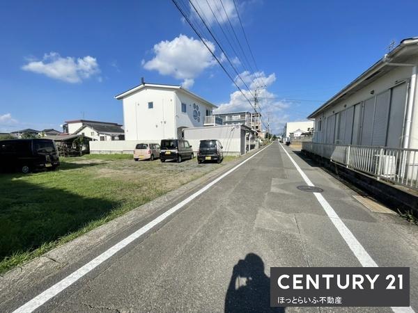 〇南向きの公道に接した売地！自由なプランニングが可能