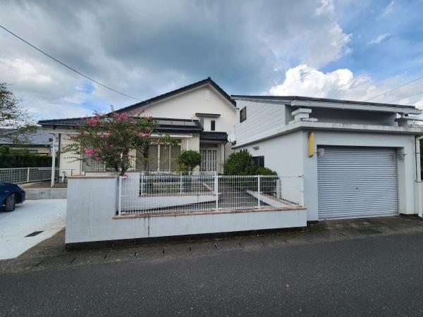 電動シャッター付き設備が整った中古住宅