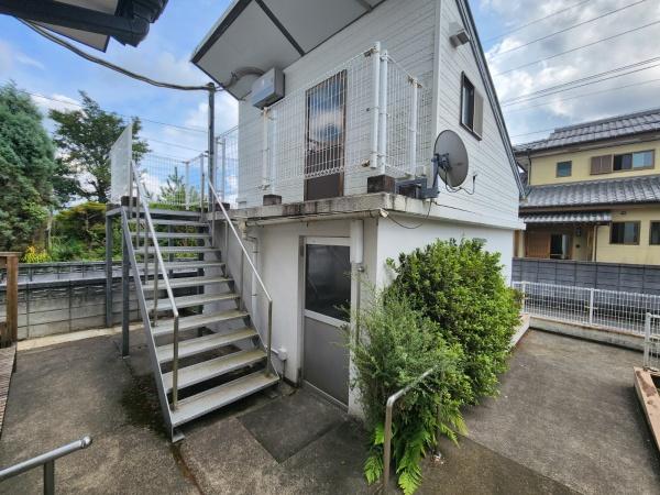 電動シャッター付き設備が整った中古住宅