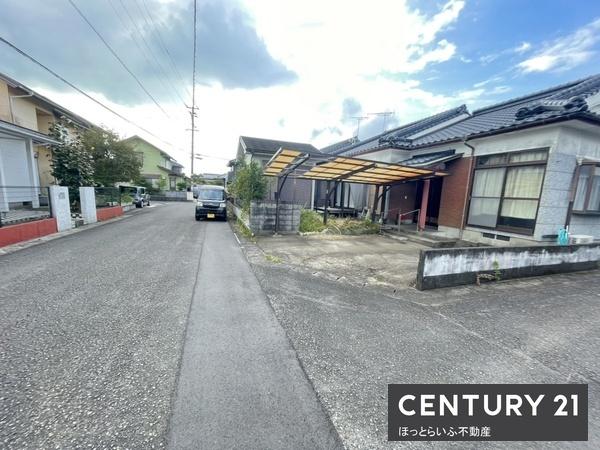 4DK平家建て中古住宅　カーポート付き