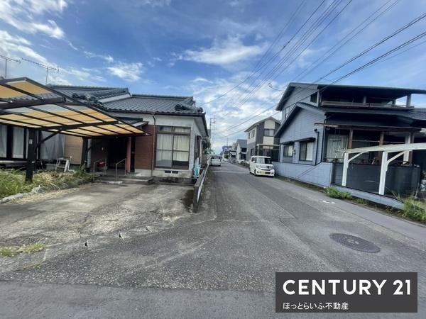 4DK平家建て中古住宅　カーポート付き
